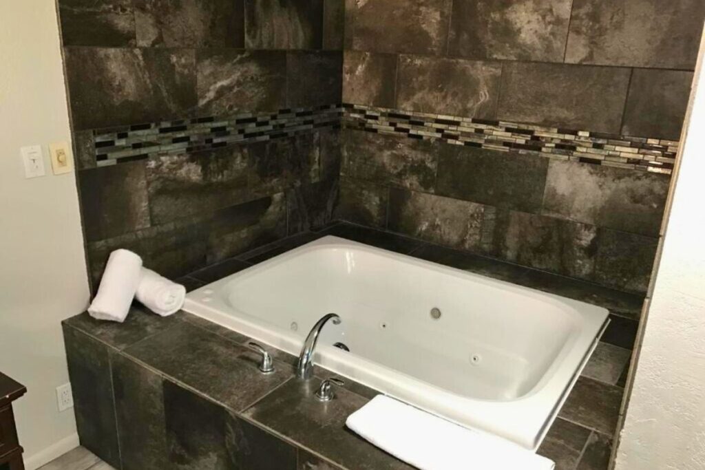 Oak Creek Terrace Resort - Image 1