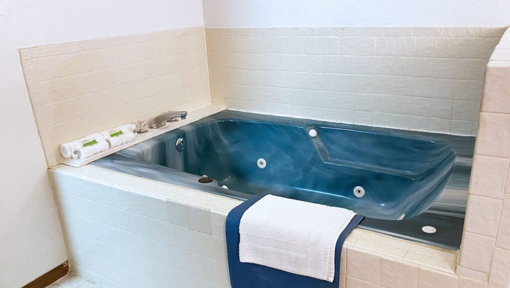 Oak Grove Inn - Image 2