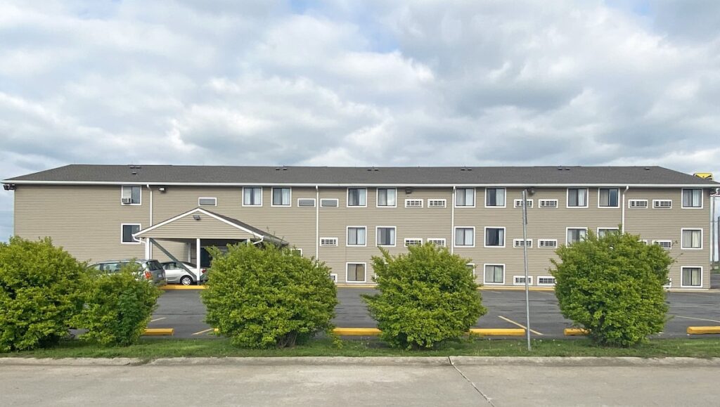 Oak Grove Inn - Image 4