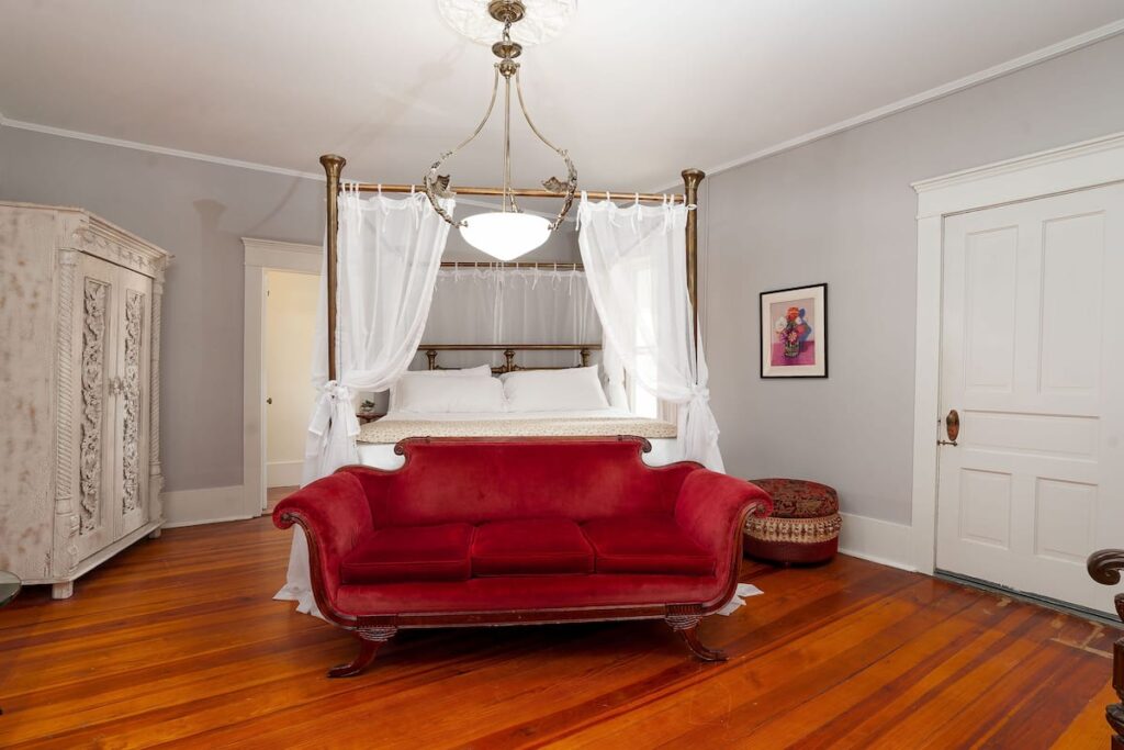 Oaklea Mansion Bed and Breakfast - Image 3