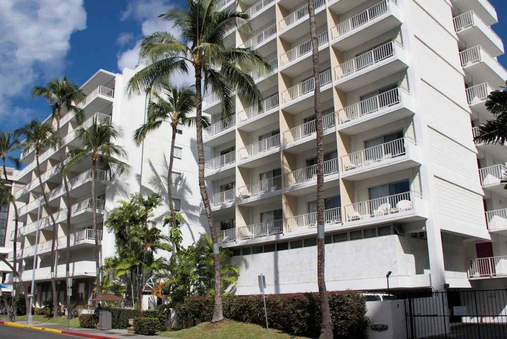 Oasis Hotel Waikiki - Image 2