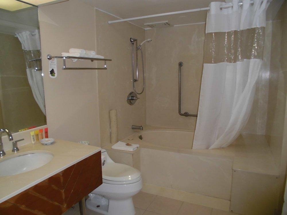 Oasis Hotel Waikiki - Image 1