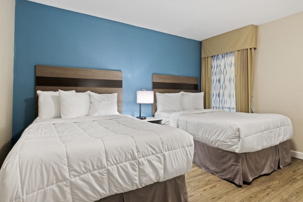 Ocean Crest Inn and Suites - Image 4