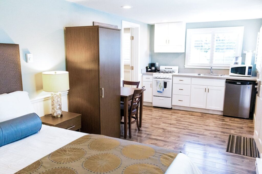 Ocean Echo Inn and Beach Cottages - Image 3