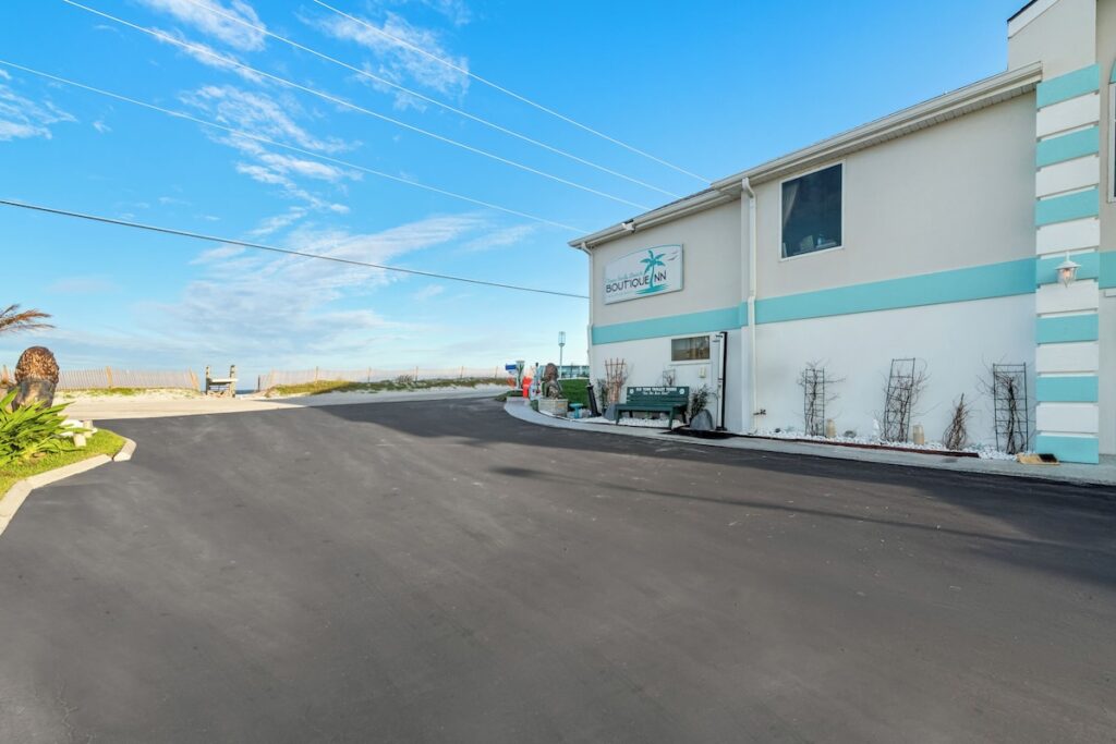 Ocean Sands Beach Boutique Inn – 1 Acre Private Beach - Image 2