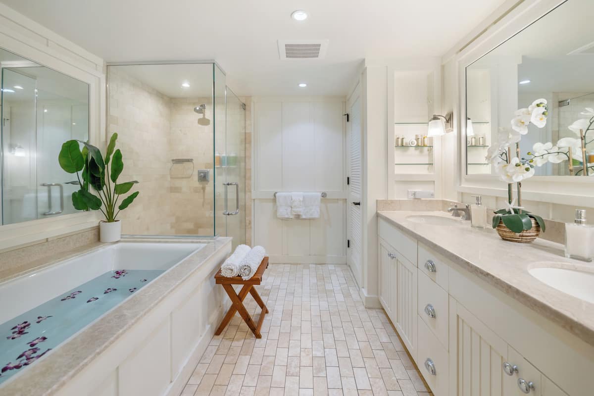 Oceanfront Vacation Villas at Turtle Bay tub