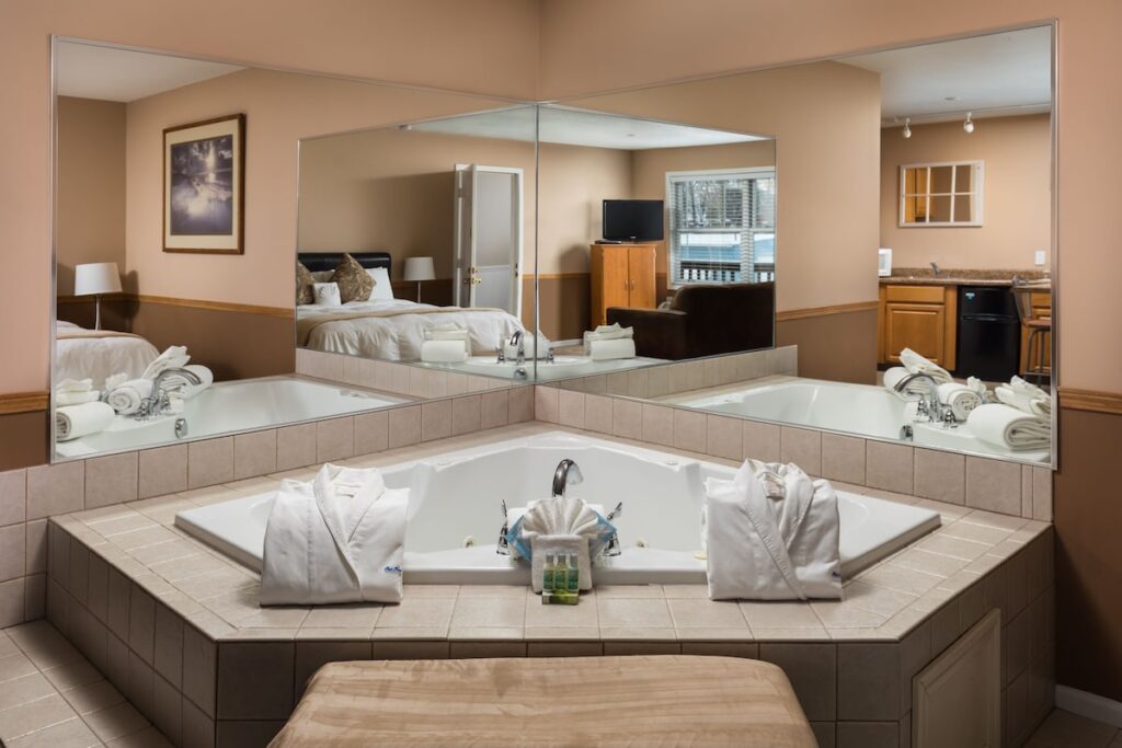 Old Harbor Inn - Image 3