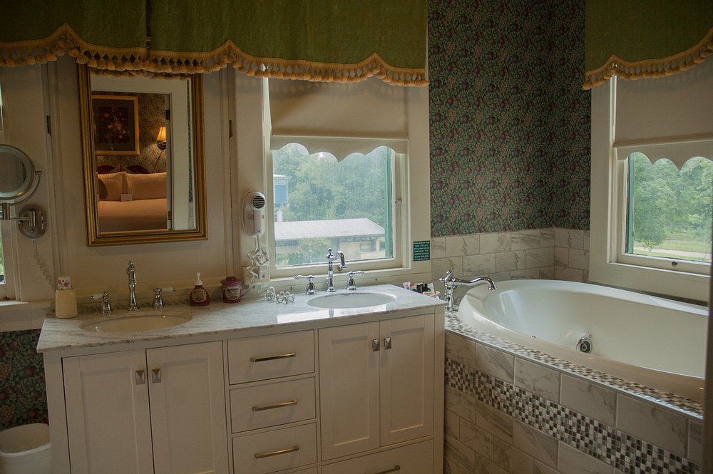 Oliver Inn Bed and Breakfast - Image 1