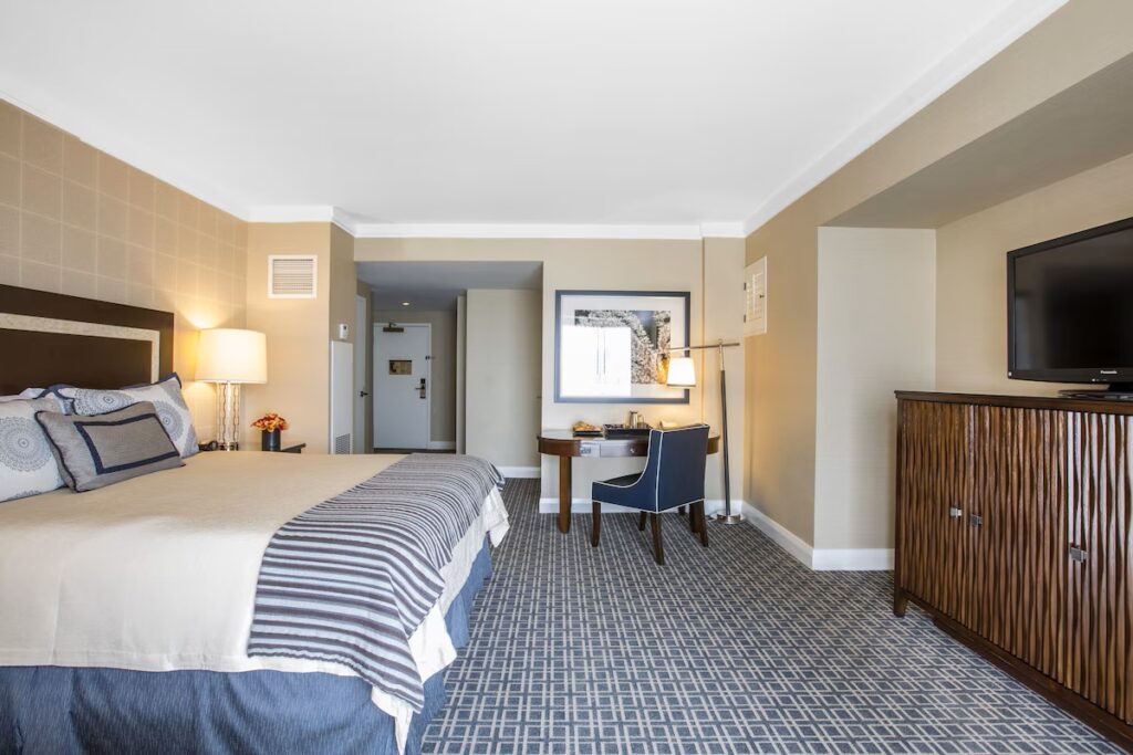 Omni Los Angeles Hotel at California Plaza - Image 3