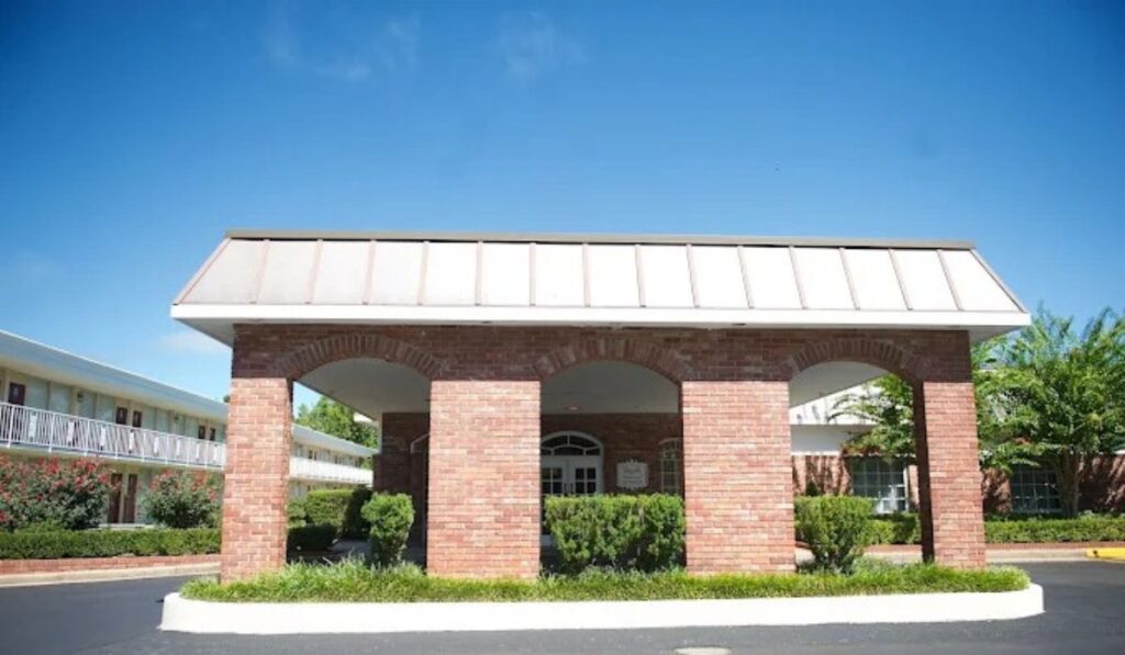 Osage Creek Lodge - Image 3