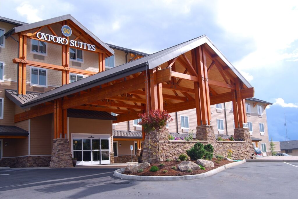 Oxford Suites Silverdale - Image 4