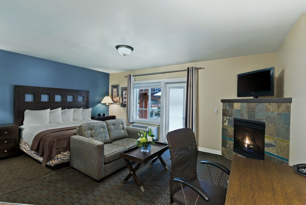 Oxford Suites Silverdale - Image 2