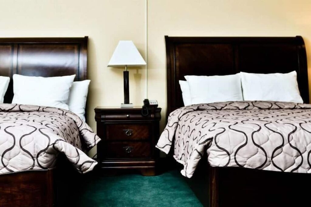 Pacer Inn And Suites Delaware - Image 3
