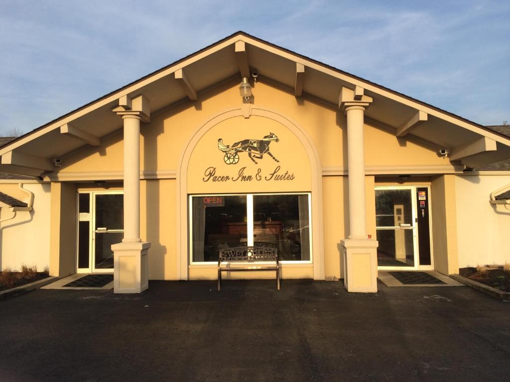 Pacer Inn And Suites Delaware - Image 2