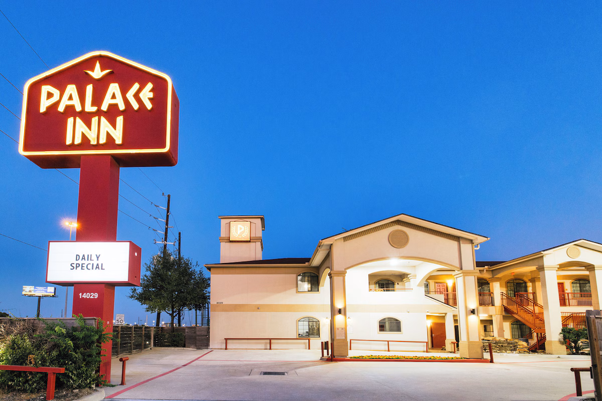 Palace Inn Fairbanks - Image 3