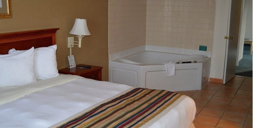 Paradise Plaza Inn - Image 1