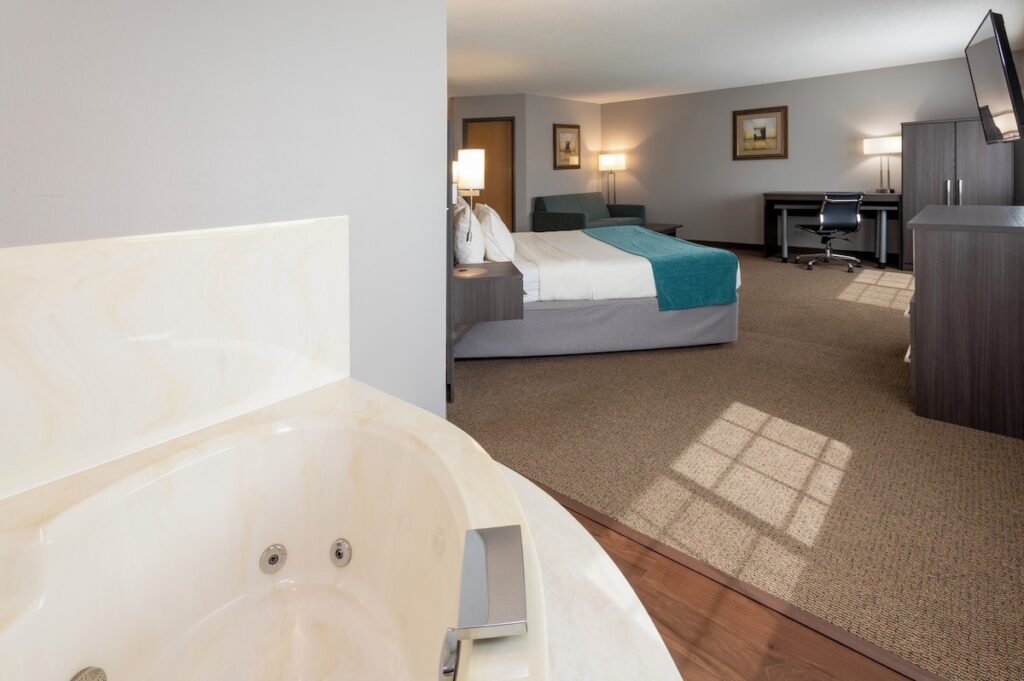 Paynesville Inn And Suites - Image 1