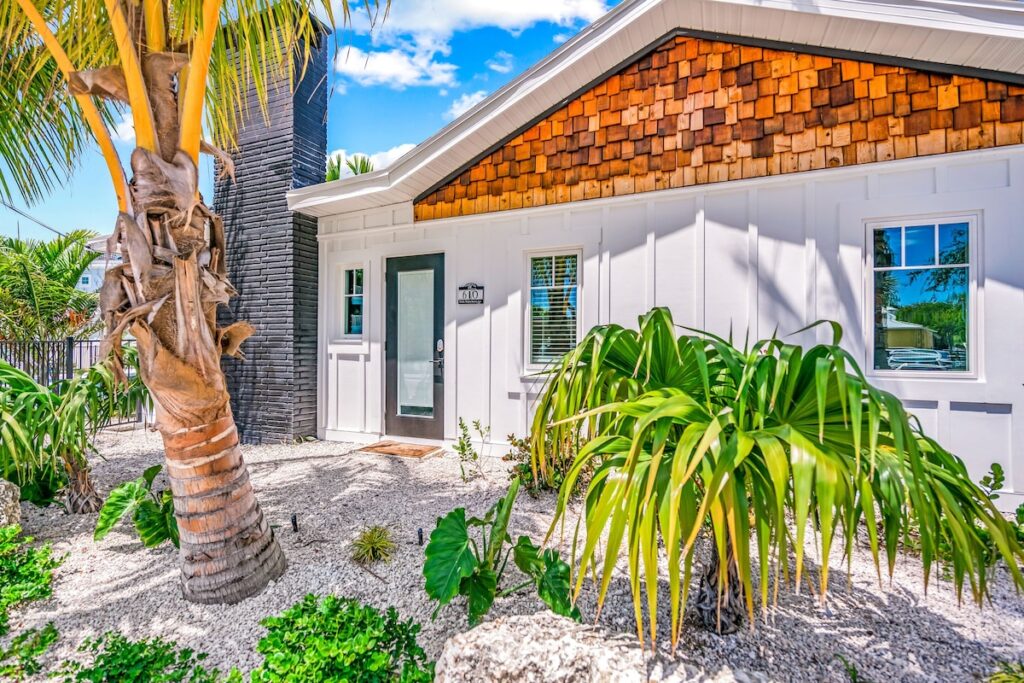 Pelican Post at Anna Maria Island Inn - Image 2
