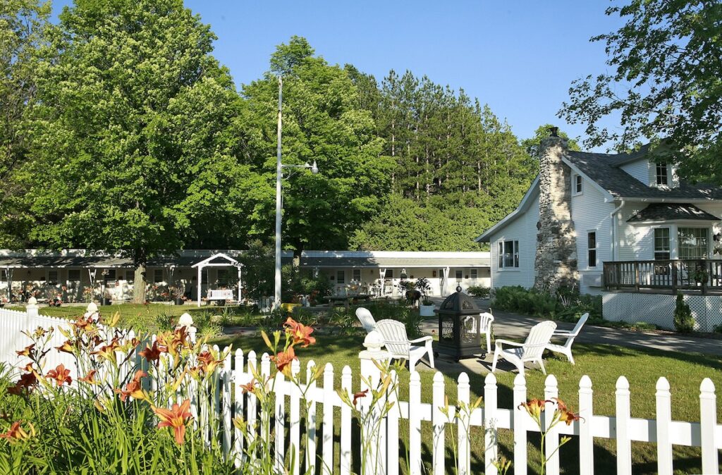 Peninsula Park-View Resort - Image 3