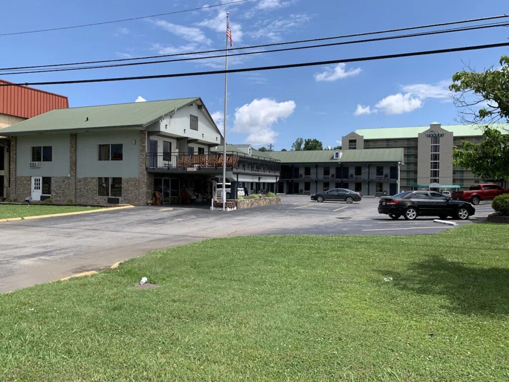 Pigeon Forge Parkway Inn - Image 4