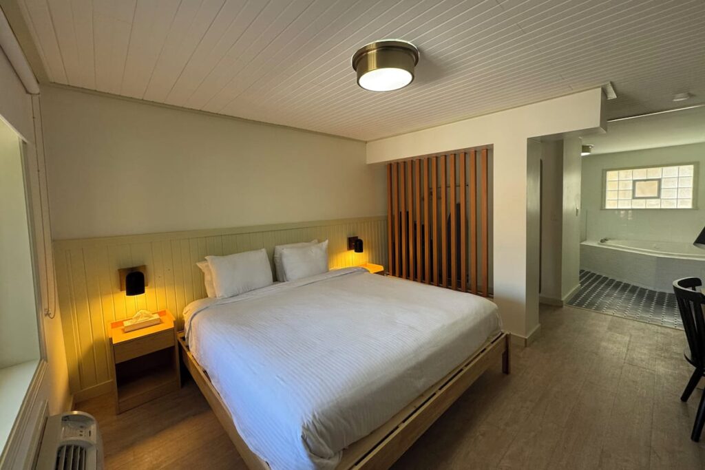 Pikes Peak Inn - Image 3