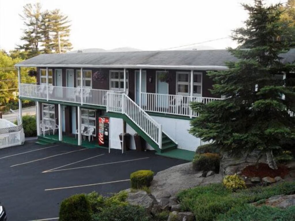 Pinebrook Motel - Image 4