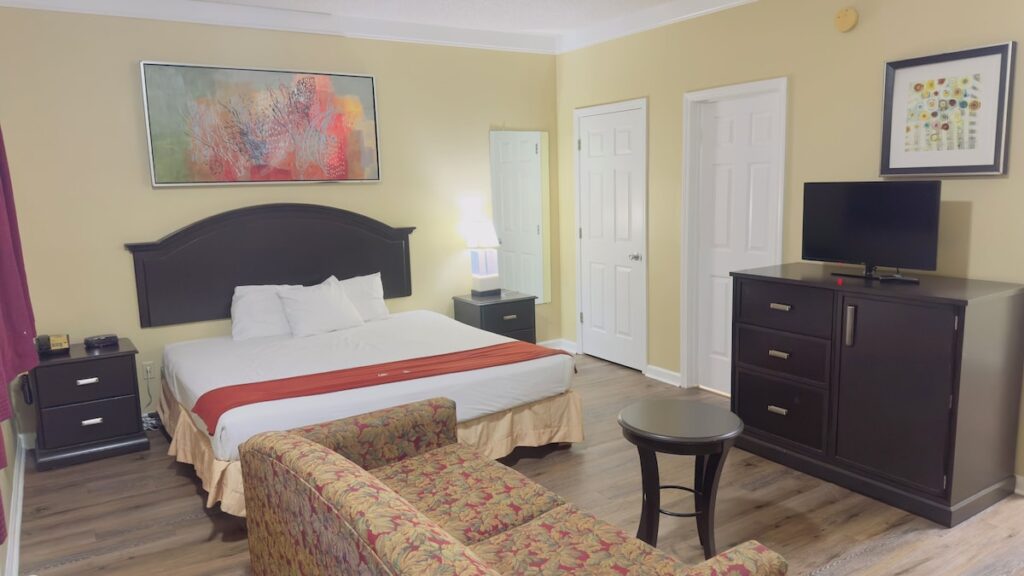 Plantation Oaks Suites & Inn - Image 4