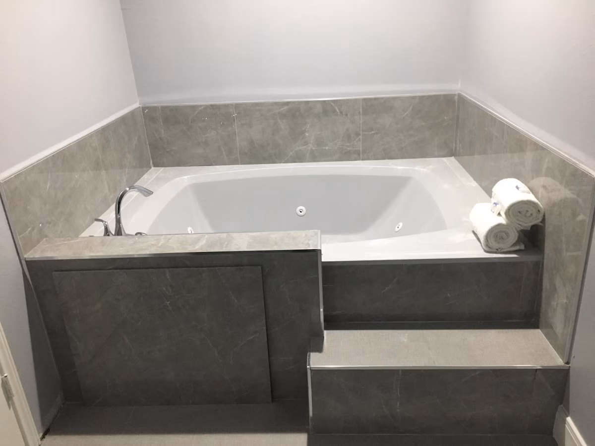 Platinum Inn and Suites - Image 1