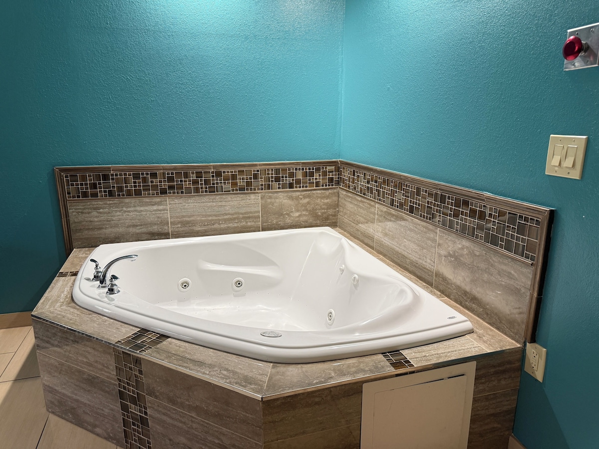 Plymouth Bay Inn and Suites Cape Cod 1