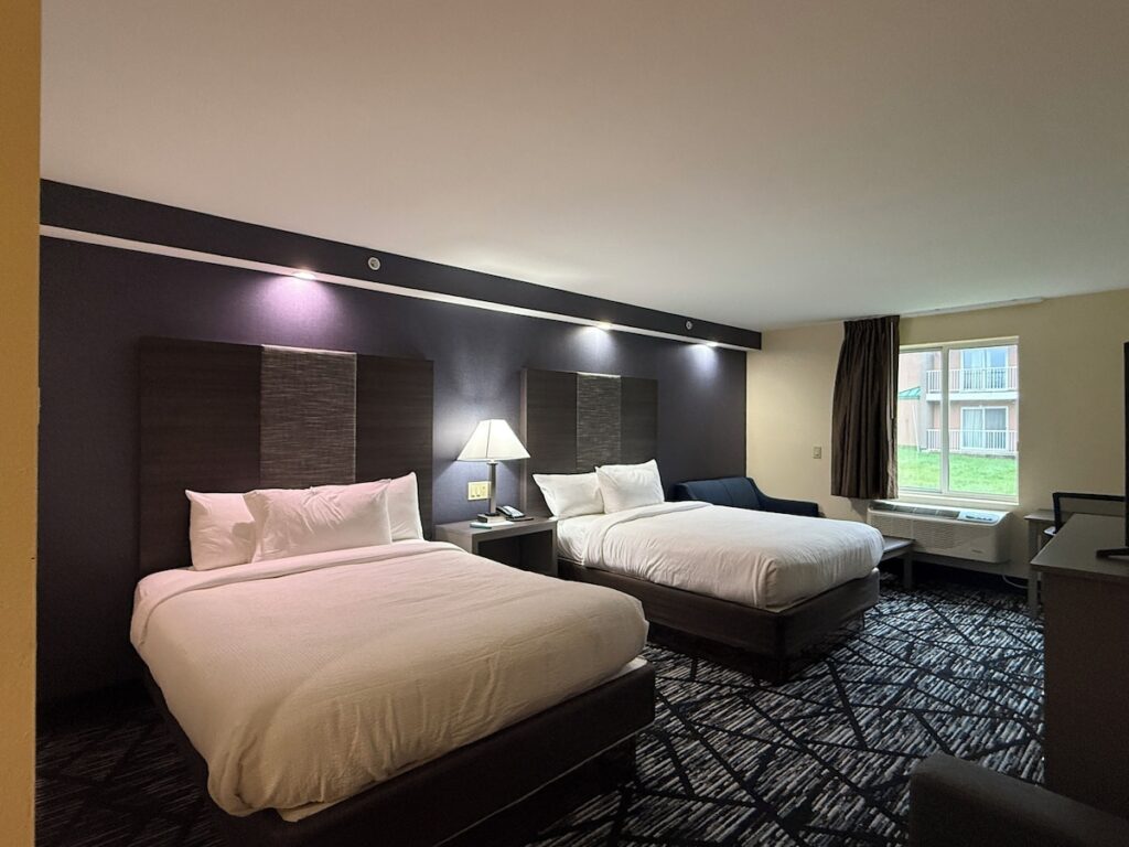 Plymouth Bay Inn and Suites - Image 3