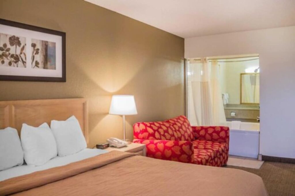 Quality Inn - Image 2