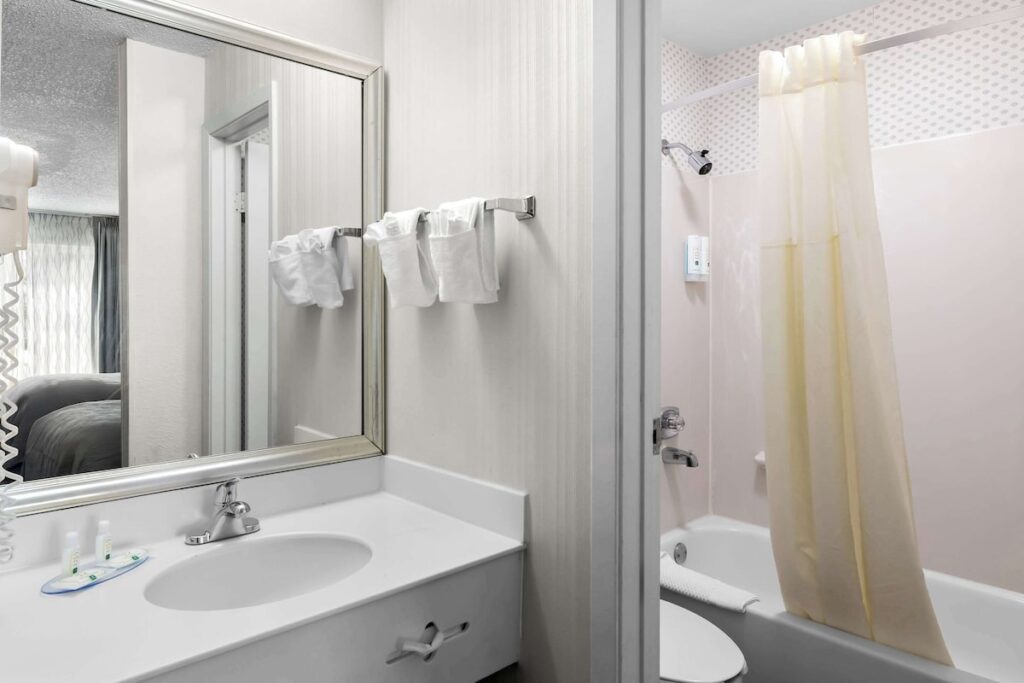 Quality Inn Atlanta Northlake - Image 2