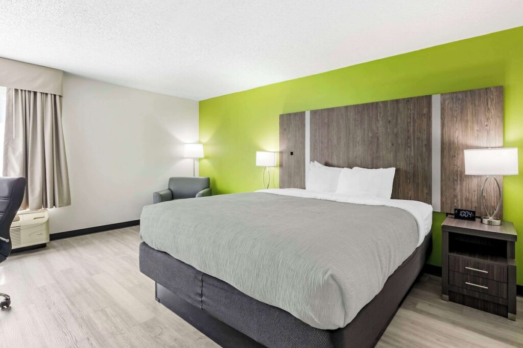 Quality Inn Clarksville – Exit 11 - Image 3