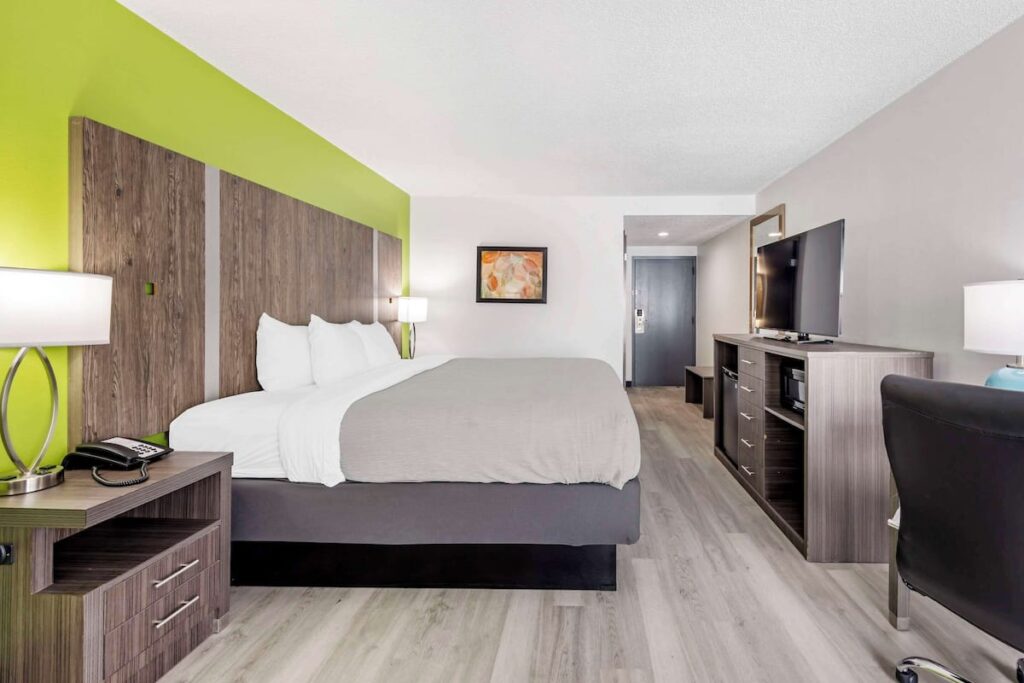 Quality Inn Clarksville – Exit 11 - Image 4