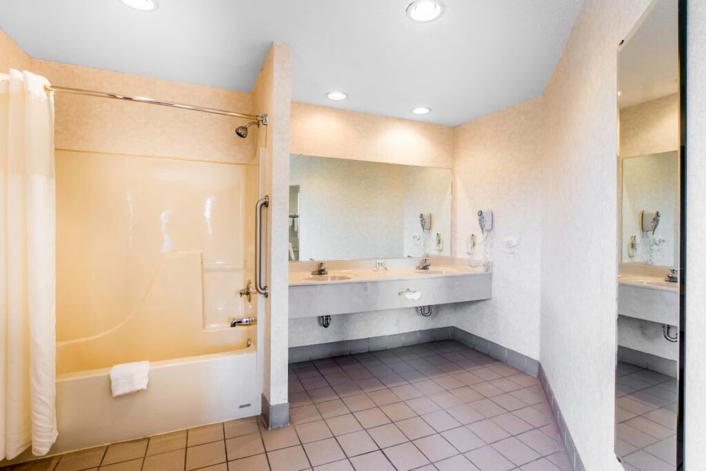 Quality Inn Clinton – Knoxville North - Image 1