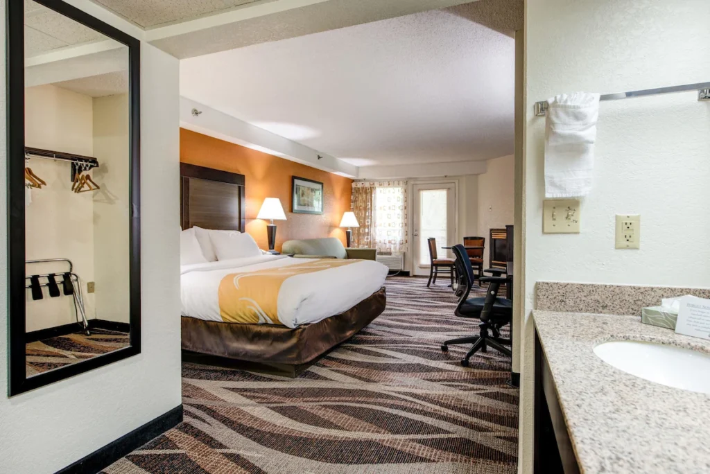 Quality Inn Creekside – Downtown Gatlinburg - Image 3