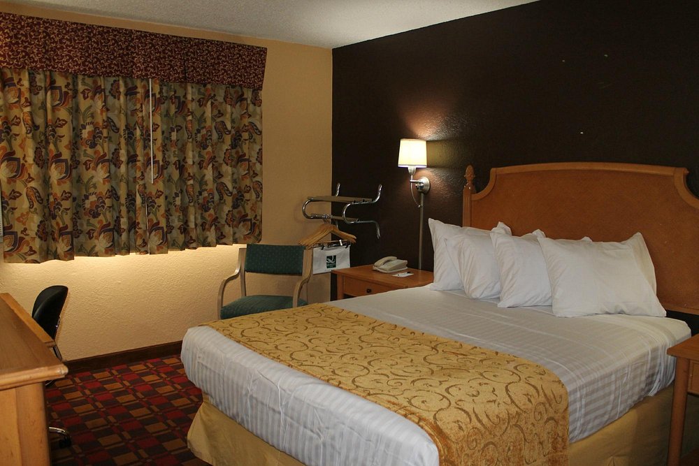 Quality Inn Hall of Fame - Image 3