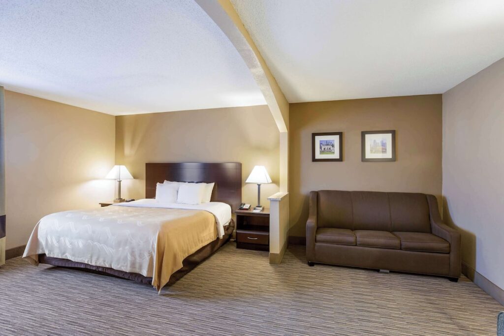 Quality Inn I-70 Near Kansas Speedway - Image 2