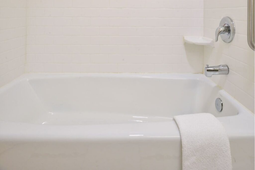 Quality Inn Morton at I-74 - Image 1