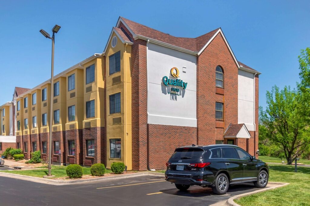 Quality Inn Overland Park Kansas City - Image 4