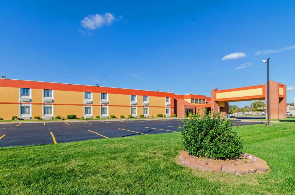 Quality Inn South - Image 3