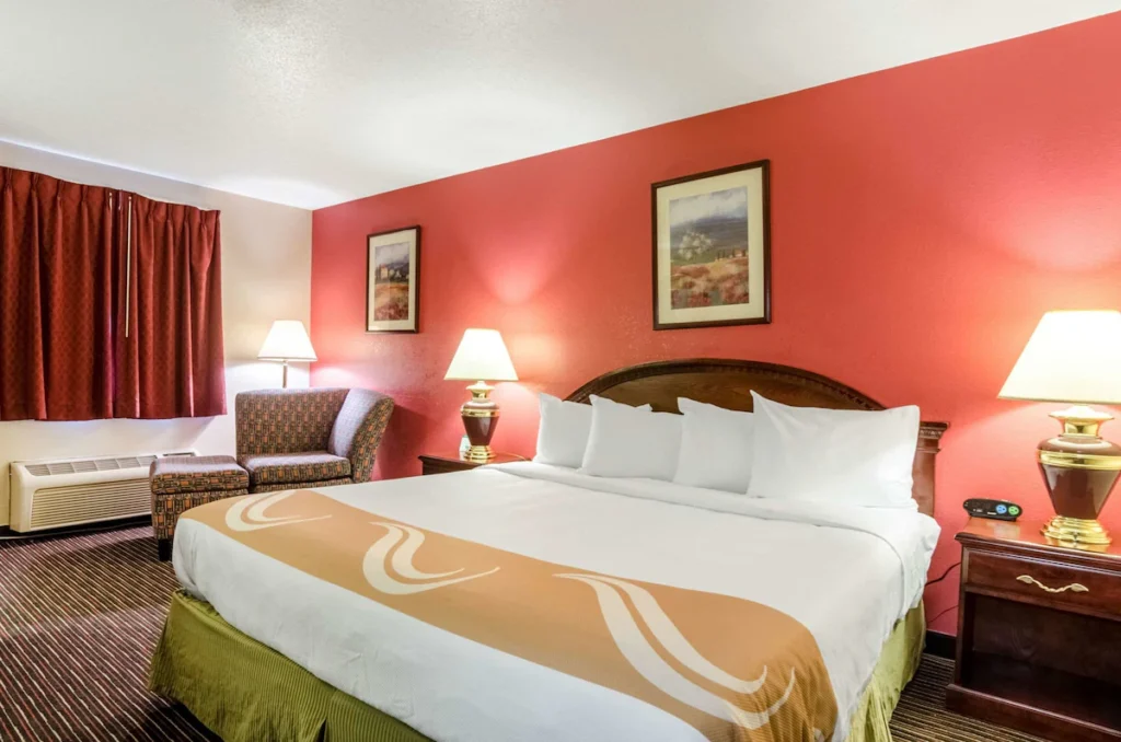 Quality Inn South - Image 4