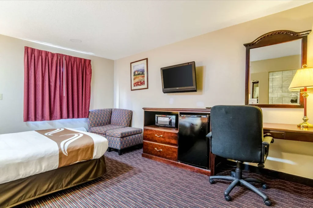 Quality Inn South - Image 5