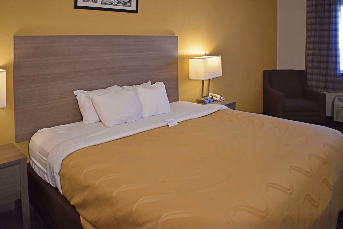 Quality Inn & Suites - Image 3