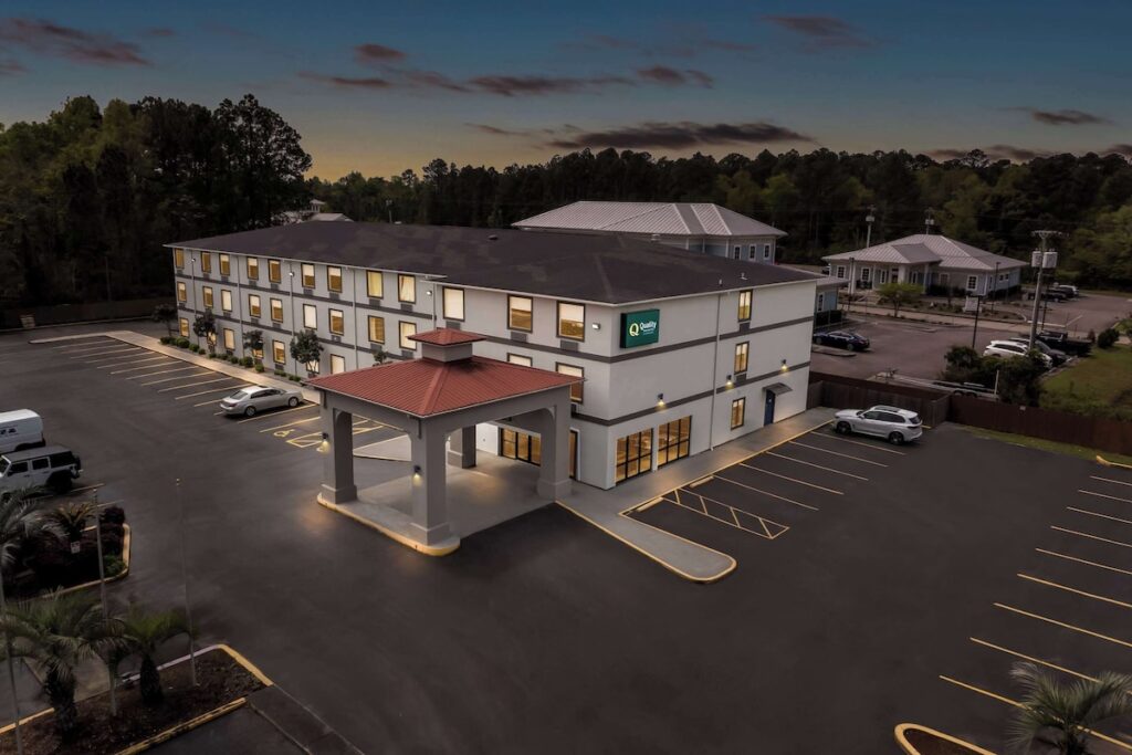 Quality Inn & Suites - Image 2