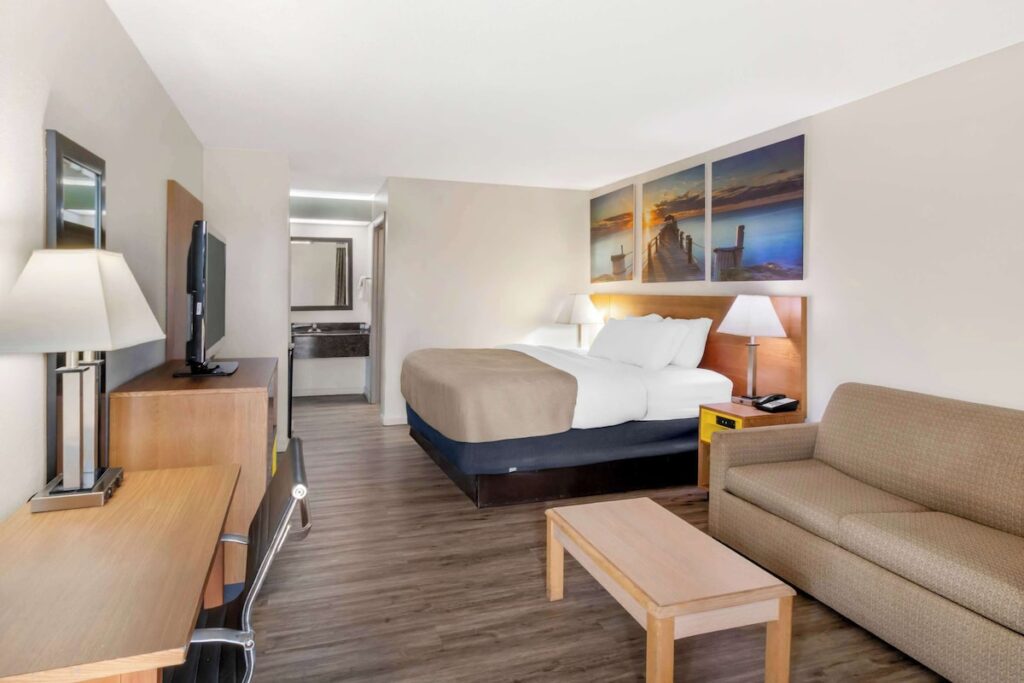 Quality Inn & Suites Decatur – Priceville I-65 - Image 3