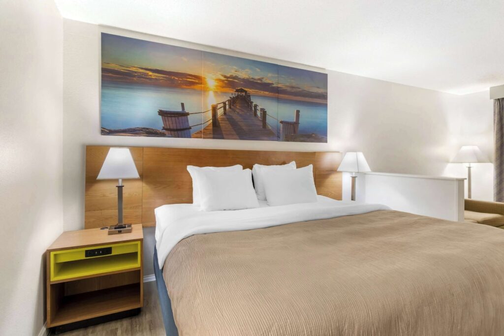 Quality Inn & Suites Decatur – Priceville I-65 - Image 2