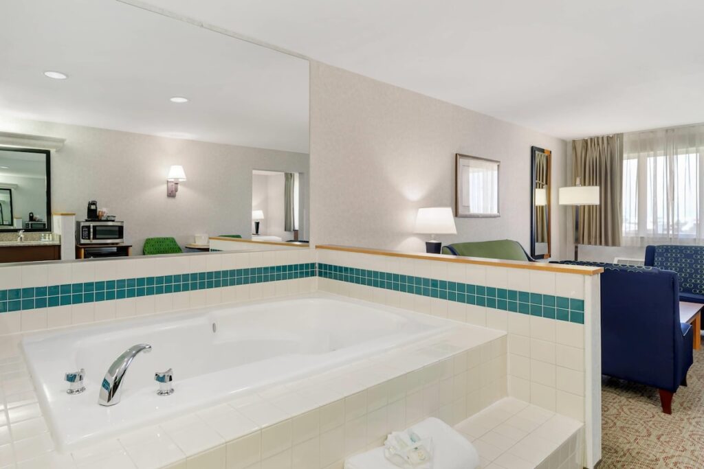 Quality Inn & Suites Denver Airport – Gateway Park - Image 2