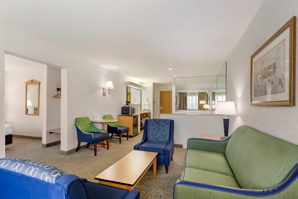 Quality Inn & Suites Denver Airport – Gateway Park - Image 3
