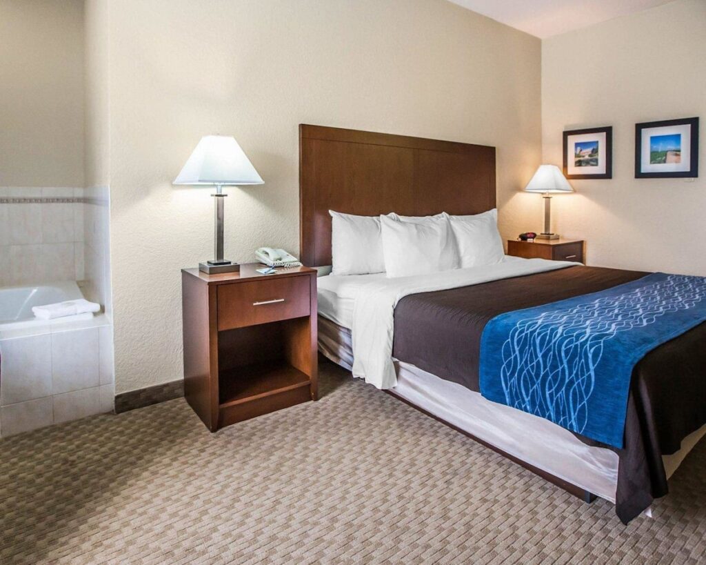 Quality Inn & Suites Dixon near I-88 - Image 4